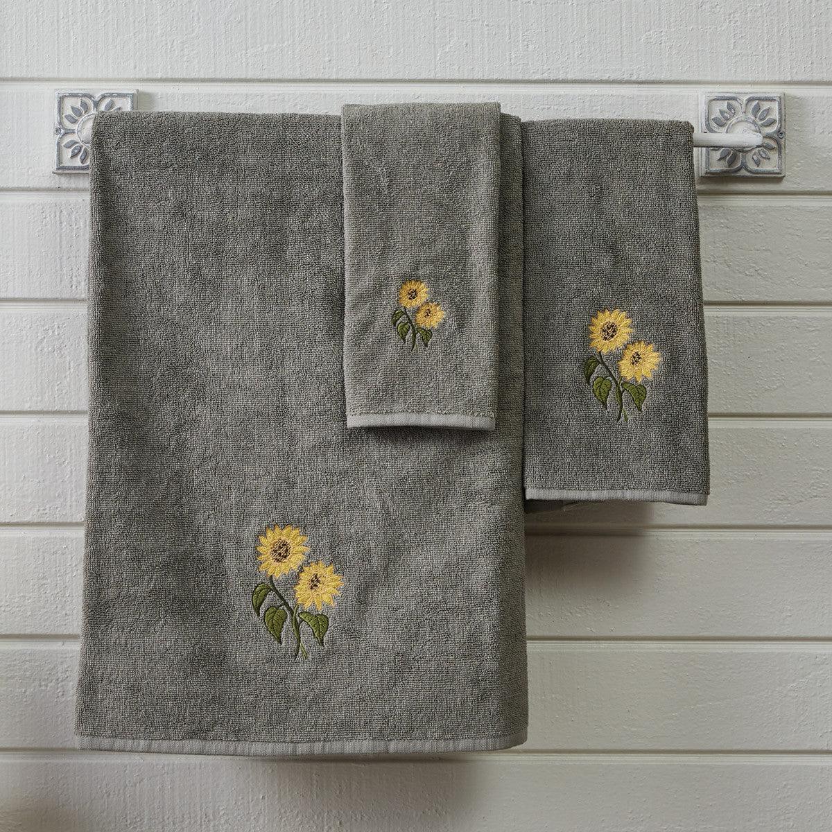 Backyard Beauties Bath Towel Set of 2 Park Designs - The Fox Decor