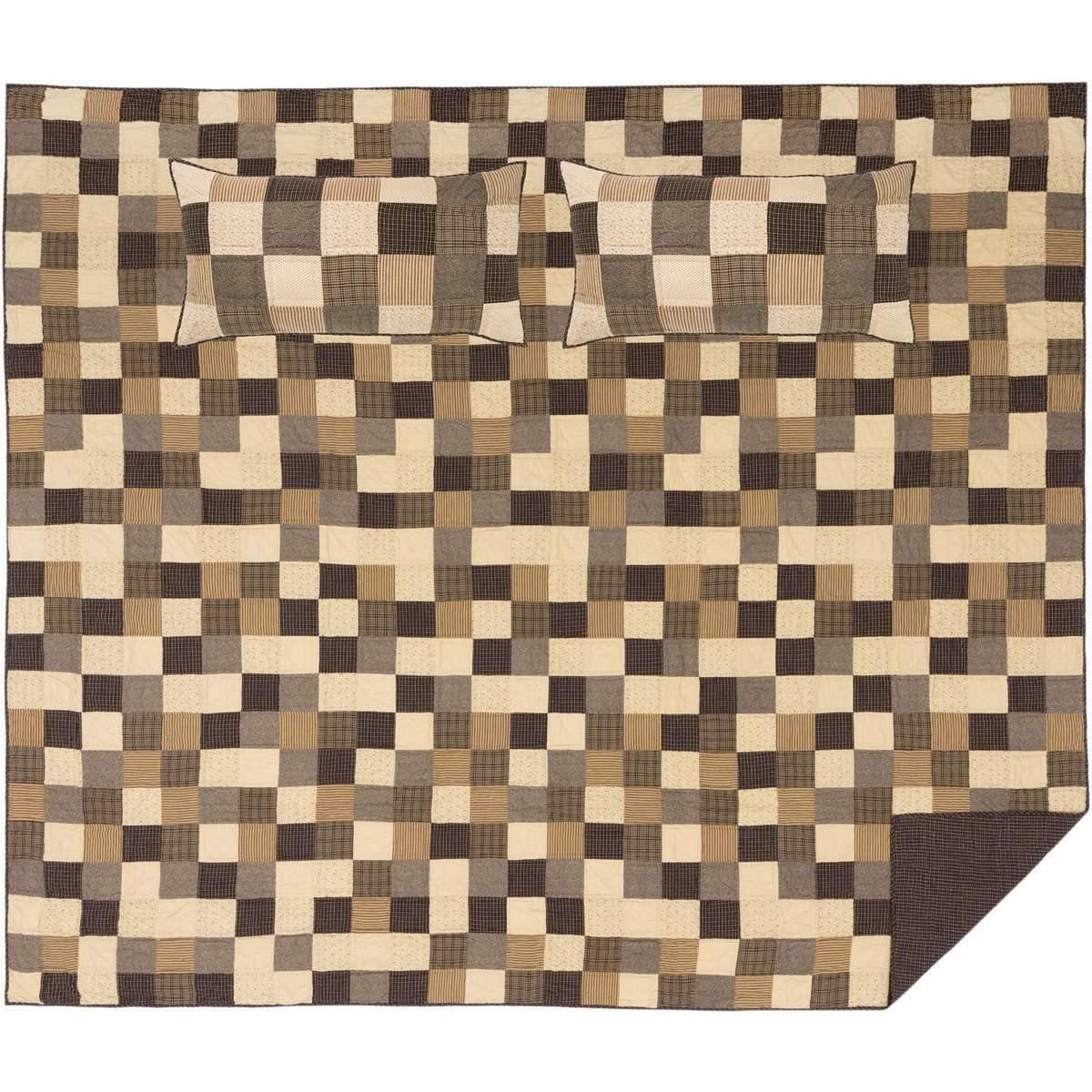 Kettle Grove California King Quilt Set; 1-Quilt 130Wx115L w/2 Shams 21x37 VHC Brands full