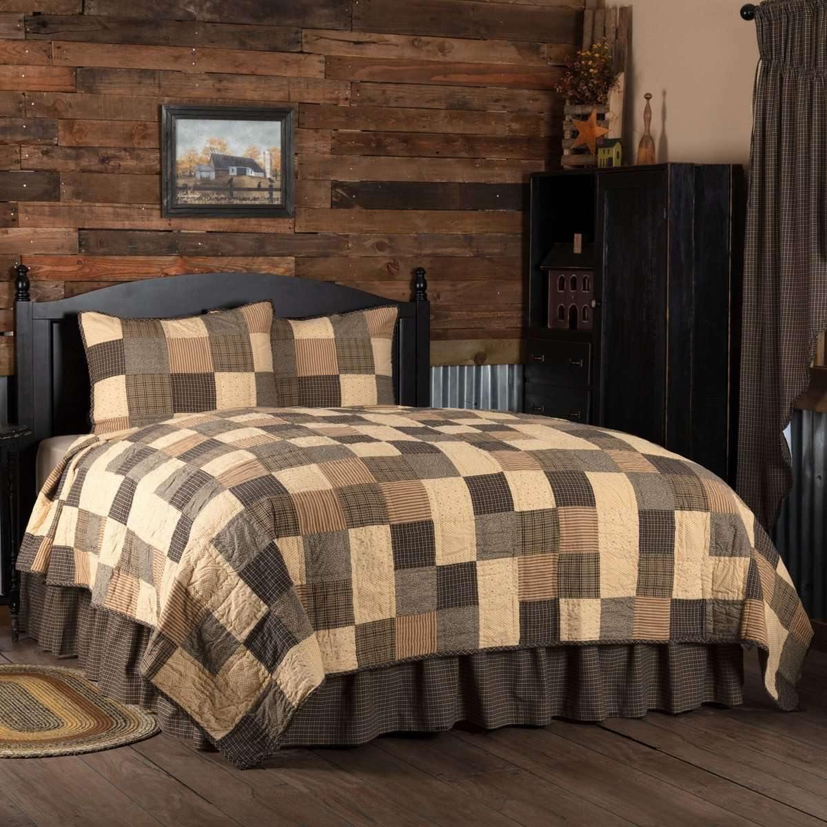 Kettle Grove King Quilt Set; 1-Quilt 110Wx97L w/2 Shams 21x37 VHC Brands