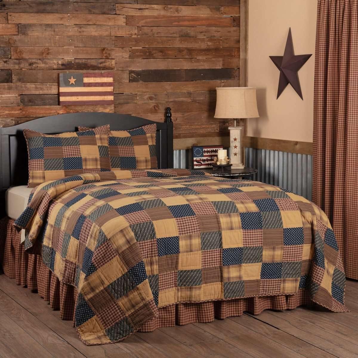 Patriotic Patch California King Quilt Set (1 Quilt 130Wx115L& 2 Shams 21x37) VHC Brands