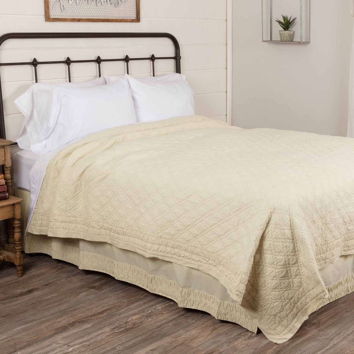 Adelia Creme Twin Quilt 68Wx86L VHC Brands