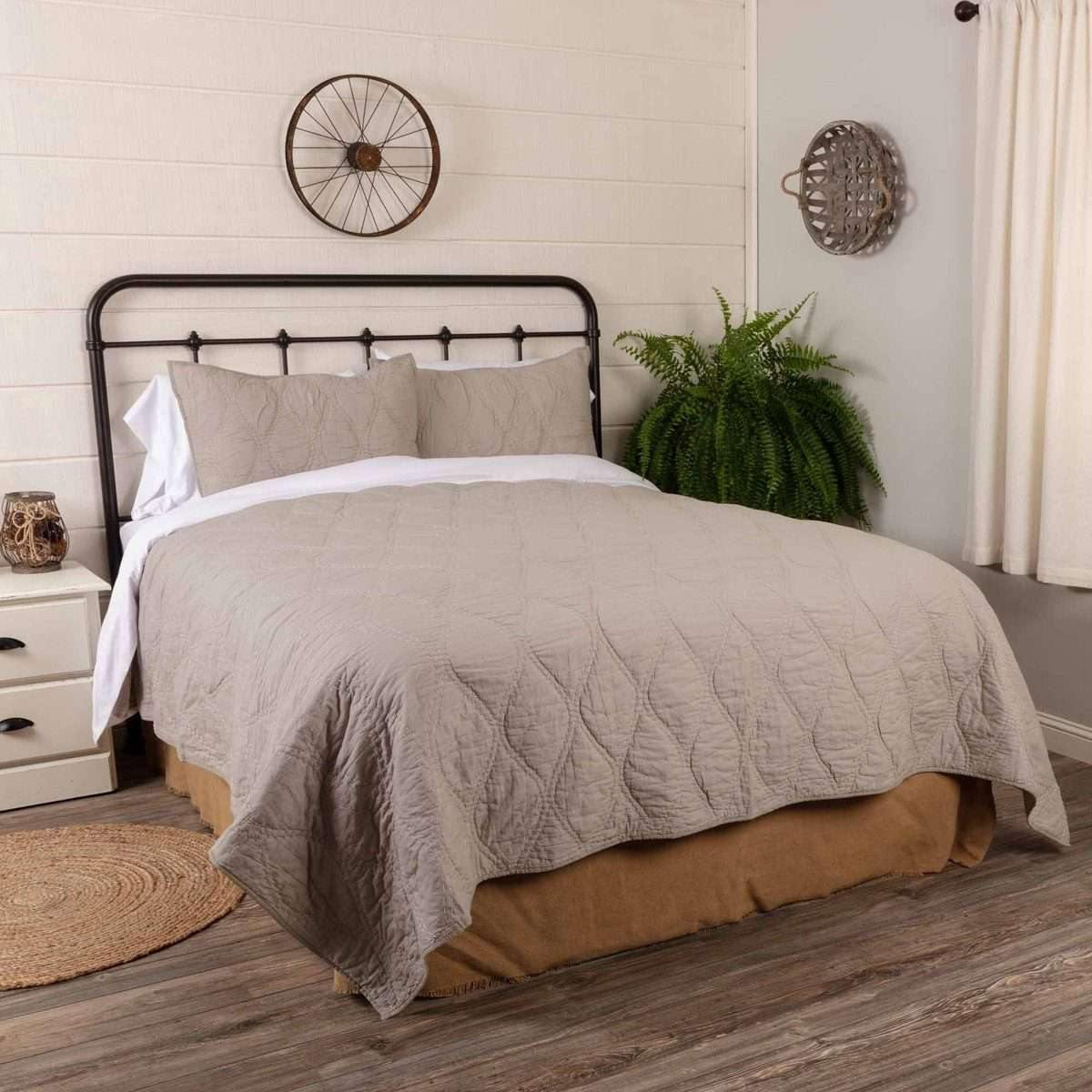 Harbour Grey Twin Quilt 68Wx86L VHC Brands