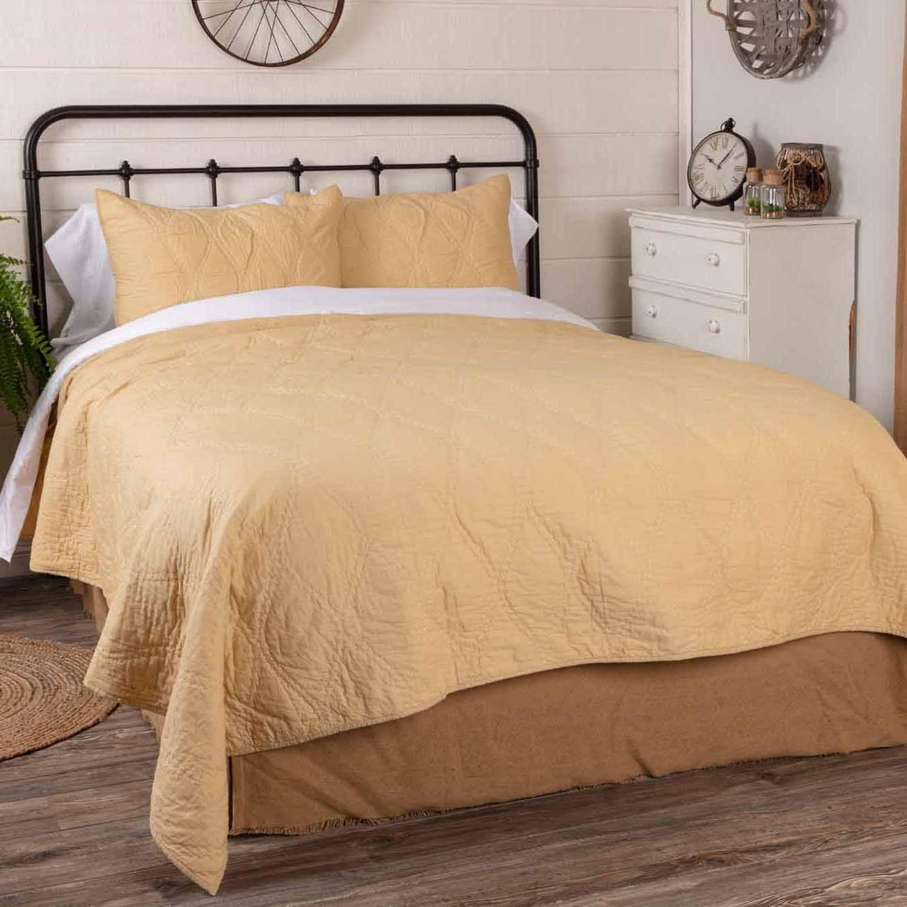 Harbour Sand Queen Quilt 90Wx90L VHC Brands - The Fox Decor