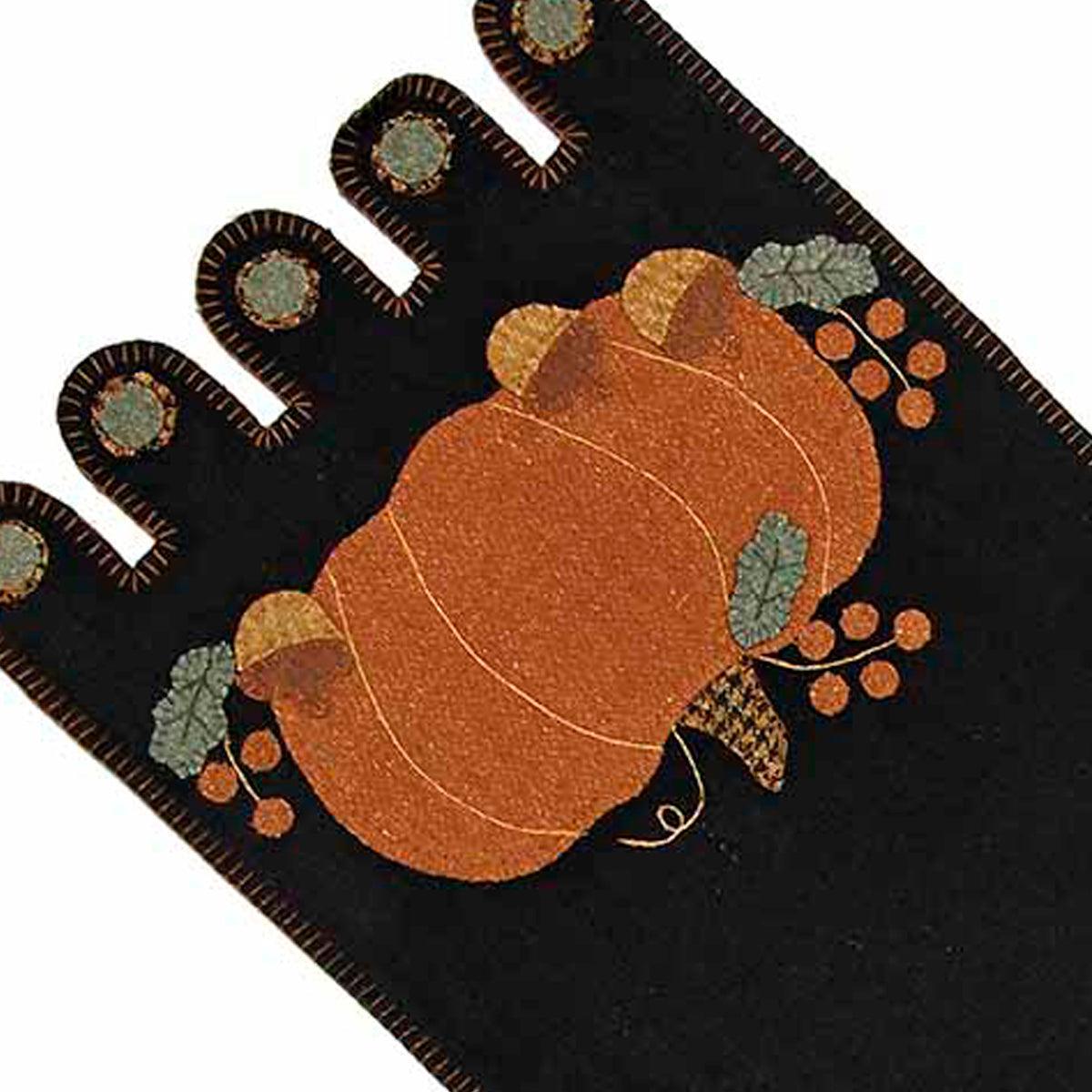 Pumpkin & Acorns Table Runner TRAR0060 - The Fox Decor